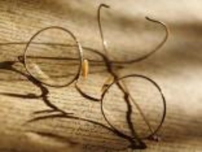 - URKUNDEN - DOKUMENTE - AUSWEISE - WERBETEXTE - VISITENKARTEN - PLAKATE - TRAILER - SPRUCHBAENDER - LITERATUR - VERTRAEGE - BETRIEBSANLEITUNGEN - NAMENSGEBUNG - BEGLAUBIGTE UEBERSETZUNGEN -